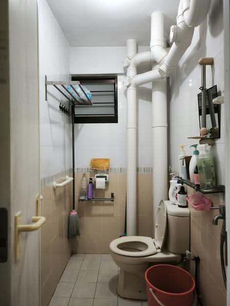 48 Lengkok Bahru, 48 Lengkok Bahru, Alexandra / Commonwealth, 3 Bedrooms, 904 sqft, HDB Flat For Sale, by Nicole Tan, 500271826 - Bathroom - PropertyGuru.com.sg