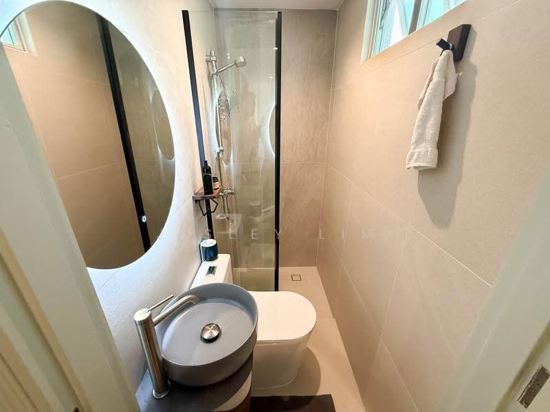 FREEHOLD 2 Bed 2 Bath Near Great World, 20 Kay Poh Road, Tanglin / Holland / Bukit Timah, 2 Bedrooms, 796 sqft, Apartment For Sale, by Jesley Lim, 500271843 - Bathroom - PropertyGuru.com.sg