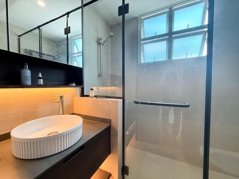 FREEHOLD 2 Bed 2 Bath Near Great World, 20 Kay Poh Road, Tanglin / Holland / Bukit Timah, 2 Bedrooms, 796 sqft, Apartment For Sale, by Jesley Lim, 500271843 - Bathroom - PropertyGuru.com.sg
