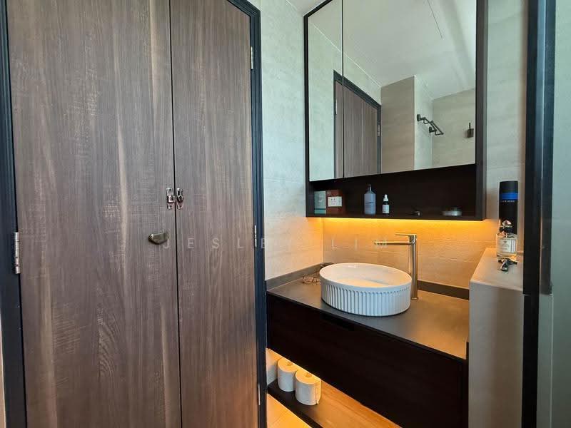 FREEHOLD 2 Bed 2 Bath Near Great World, 20 Kay Poh Road, Tanglin / Holland / Bukit Timah, 2 Bedrooms, 796 sqft, Apartment For Sale, by Jesley Lim, 500271843 - Bathroom - PropertyGuru.com.sg