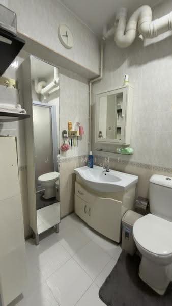 635 Jurong West Street 65, 635 Jurong West Street 65, Boon Lay / Jurong / Tuas, 3 Bedrooms, 1,184 sqft, HDB Flat For Sale, by Jasmine Chen, 500271854 - Bathroom - PropertyGuru.com.sg