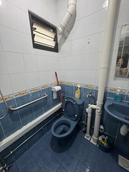 112 Ang Mo Kio Avenue 4, 112 Ang Mo Kio Avenue 4, Ang Mo Kio / Bishan / Thomson, Room Rental, 120 sqft, HDB Flat For Rent, by Xynde Goh, 500271857 - Bathroom - PropertyGuru.com.sg
