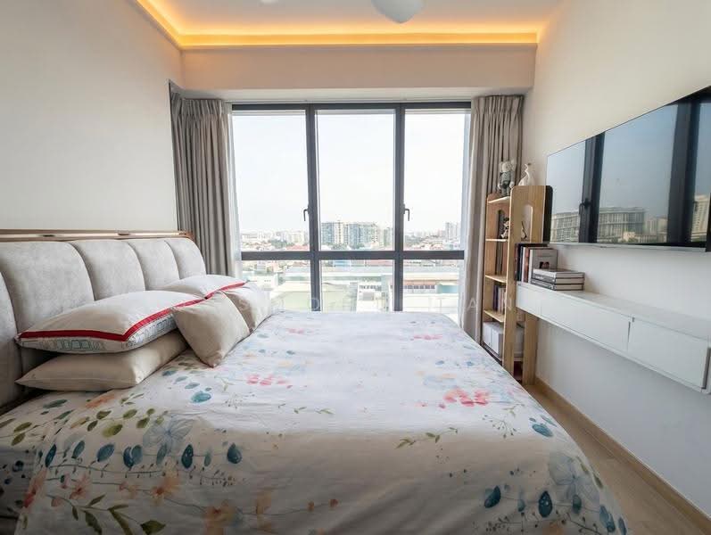 The Florence Residences, 87 Hougang Avenue 2, Hougang / Punggol / Sengkang, 2 Bedrooms, 721 sqft, Condominium For Sale, by Desmond Tan, 500271874 - Bedroom - PropertyGuru.com.sg