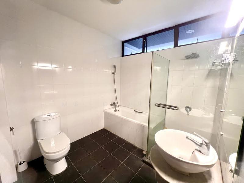 Charming Renovated Corner Semi-Detached at Coronation Rd.1km to Nanyang Primary & Raffles Girls Pri, Coronation Road, Kingsmead Road, Duchess Road, Tanglin / Holland / Bukit Timah, 6 Bedrooms, 4,000 sqft, Semi-Detached House For Rent, by Ms. Georgie, 500271889 - Bathroom - PropertyGuru.com.sg