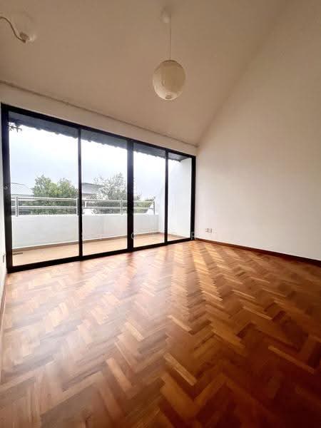 Charming Renovated Corner Semi-Detached at Coronation Rd.1km to Nanyang Primary & Raffles Girls Pri, Coronation Road, Kingsmead Road, Duchess Road, Tanglin / Holland / Bukit Timah, 6 Bedrooms, 4,000 sqft, Semi-Detached House For Rent, by Ms. Georgie, 500271889 - Bedroom with balcony - PropertyGuru.com.sg