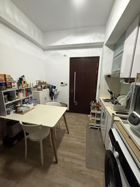 D'Weave, 5 Lorong 39 Geylang, Eunos / Geylang / Paya Lebar, 2 Bedrooms, 570 sqft, Condominium For Rent, by Justus Aw, 500271891 - Open kitchen and entrance - PropertyGuru.com.sg