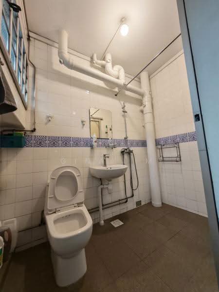 30A Holland Close, 30A Holland Close, Tanglin / Holland / Bukit Timah, Room Rental, 150 sqft, HDB Flat For Rent, by Gina Lim, 500271904 - Bathroom - PropertyGuru.com.sg