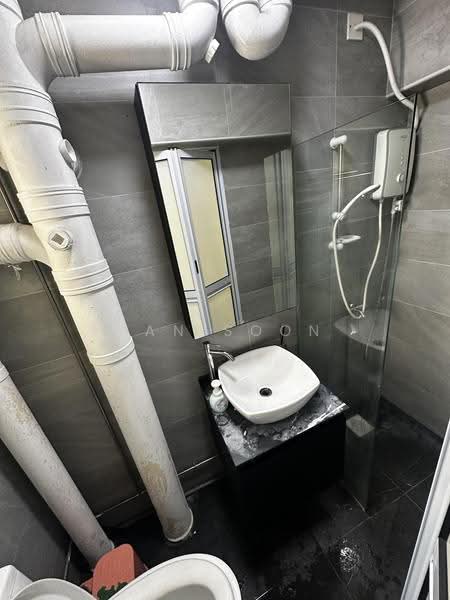 671B Jurong West Street 65, 671B Jurong West Street 65, Boon Lay / Jurong / Tuas, 3 Bedrooms, 1,345 sqft, HDB Flat For Sale, by Dan Soon, 500271910 - Bathroom - PropertyGuru.com.sg