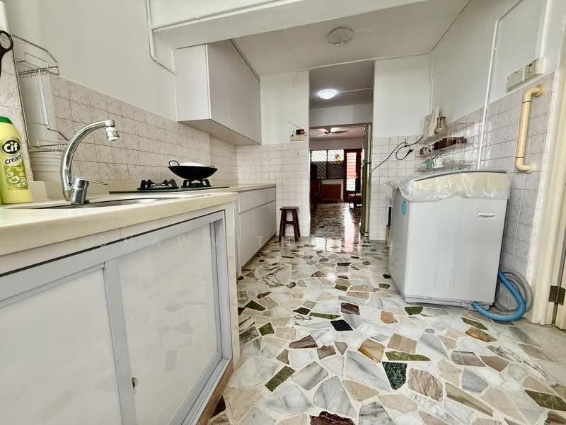 105 Henderson Crescent, 105 Henderson Crescent, Alexandra / Commonwealth, 2 Bedrooms, 699 sqft, HDB Flat For Sale, by Shawn Thayalan, 500271911 - Kitchen - PropertyGuru.com.sg