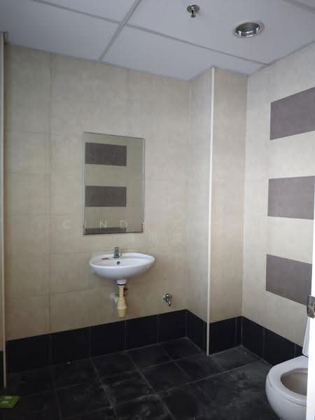Midview City, 18 Sin Ming Lane, Ang Mo Kio / Bishan / Thomson, 2,583 sqft, Light Industrial (B1) For Sale, by Cindy Chua 蔡欣迪, 500271919 - Toilet - CommercialGuru.com.sg