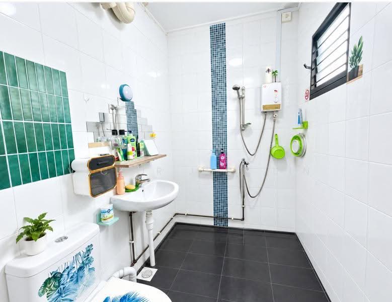132 Yishun Street 11, 132 Yishun Street 11, Sembawang / Yishun, 3 Bedrooms, 1,130 sqft, HDB Flat For Sale, by Victor Joel Lin, 500271923 - Master Toilet - PropertyGuru.com.sg