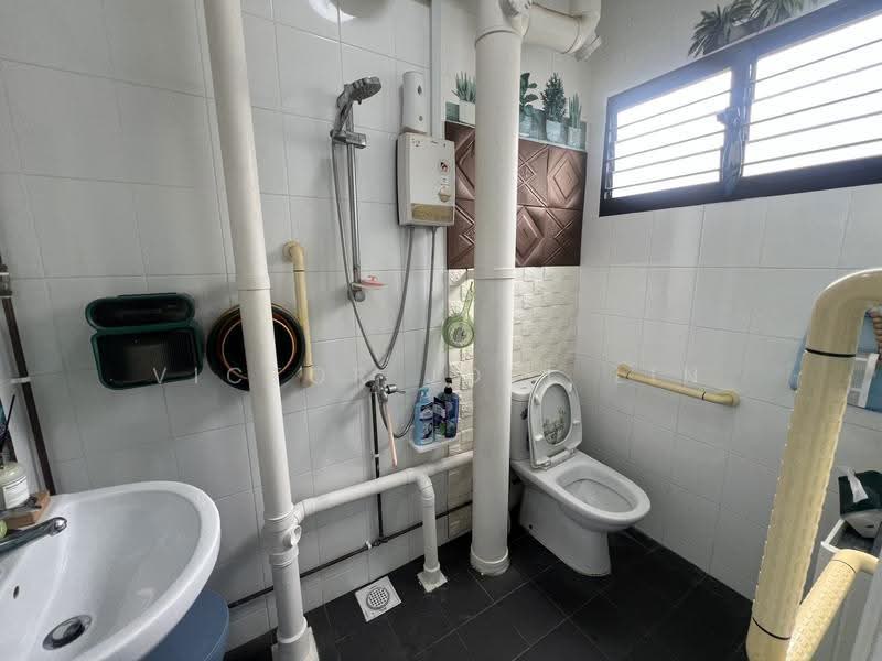132 Yishun Street 11, 132 Yishun Street 11, Sembawang / Yishun, 3 Bedrooms, 1,130 sqft, HDB Flat For Sale, by Victor Joel Lin, 500271923 - Common Toilet - PropertyGuru.com.sg