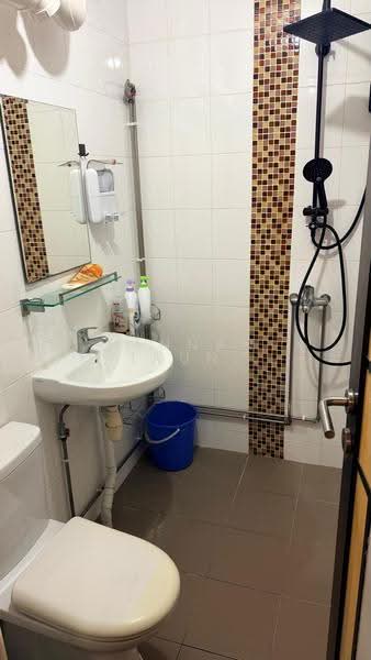 272 Yishun Street 22, 272 Yishun Street 22, Sembawang / Yishun, 2 Bedrooms, 1,000 sqft, HDB Flat For Rent, by Kannan Thirunavukkarasu, 500271924 - Bathroom - PropertyGuru.com.sg