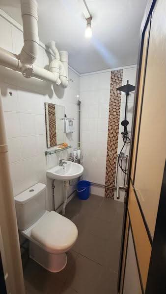 272 Yishun Street 22, 272 Yishun Street 22, Sembawang / Yishun, 2 Bedrooms, 1,000 sqft, HDB Flat For Rent, by Kannan Thirunavukkarasu, 500271924 - Bathroom - PropertyGuru.com.sg