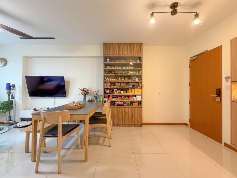 310C Punggol Walk, 310C Punggol Walk, Hougang / Punggol / Sengkang, 3 Bedrooms, 990 sqft, HDB Flat For Sale, by Chris Tee, 500271931 - Living Room - PropertyGuru.com.sg