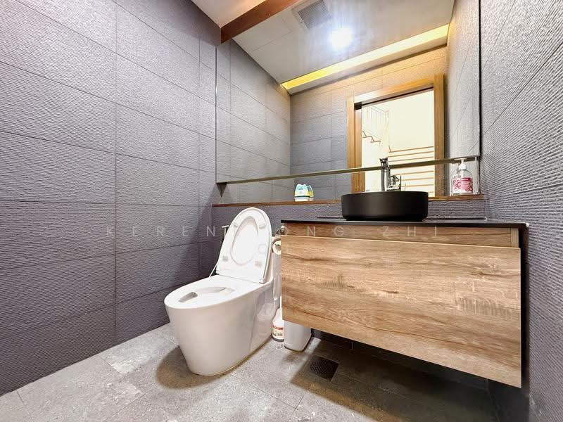 Century Woods, Woodgrove View, Admiralty / Woodlands, 4 Bedrooms, 3,010 sqft, Terraced House For Sale, by Kerene Ong Zhi Qi, 500271932 - Bathroom - PropertyGuru.com.sg