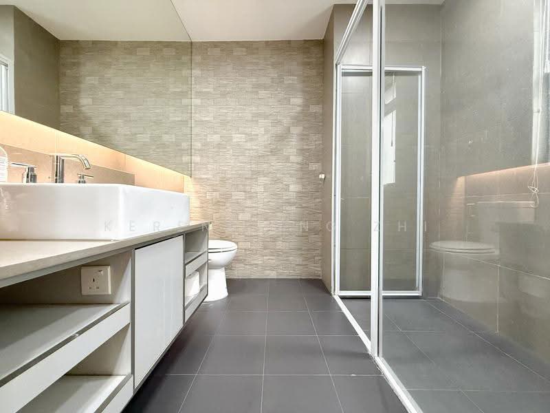 Century Woods, Woodgrove View, Admiralty / Woodlands, 4 Bedrooms, 3,010 sqft, Terraced House For Sale, by Kerene Ong Zhi Qi, 500271932 - Bathroom - PropertyGuru.com.sg