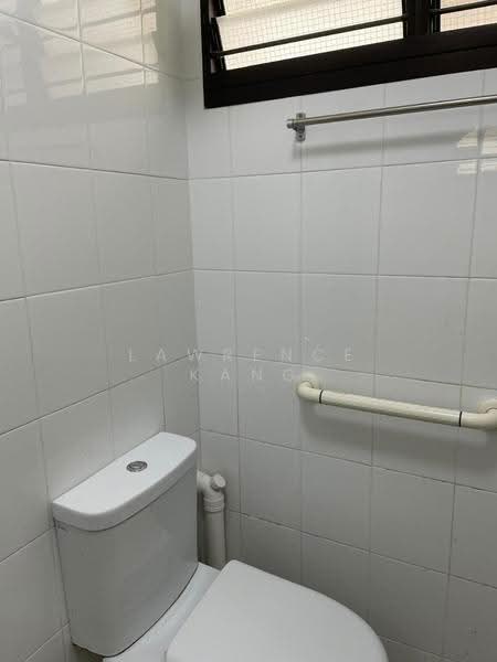 419 Tampines Street 41, 419 Tampines Street 41, Pasir Ris / Tampines, 2 Bedrooms, 689 sqft, HDB Flat For Sale, by Lawrence Kang, 500271938 - Bathroom - PropertyGuru.com.sg