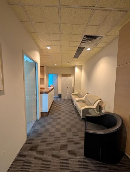 Lucky Plaza, 304 Orchard Road, Orchard / River Valley, 532 sqft, Medical For Rent, by Prunella Ong Lay Foon, 500271939 - Corridor - CommercialGuru.com.sg