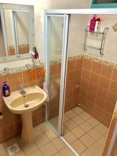 483 Segar Road, 483 Segar Road, Dairy Farm / Bukit Panjang / Choa Chu Kang, 3 Bedrooms, 1,184 sqft, HDB Flat For Sale, by Max Lim, 500271944 - Bathroom - PropertyGuru.com.sg