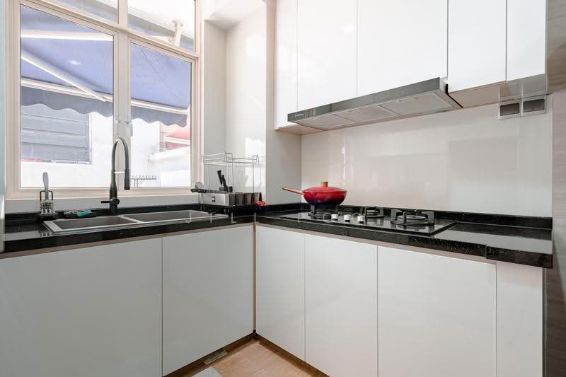 Century Woods, Woodgrove View, Admiralty / Woodlands, 5 Bedrooms, 3,300 sqft, Terraced House For Sale, by Jill Poo, 500271945 - Kitchen - PropertyGuru.com.sg
