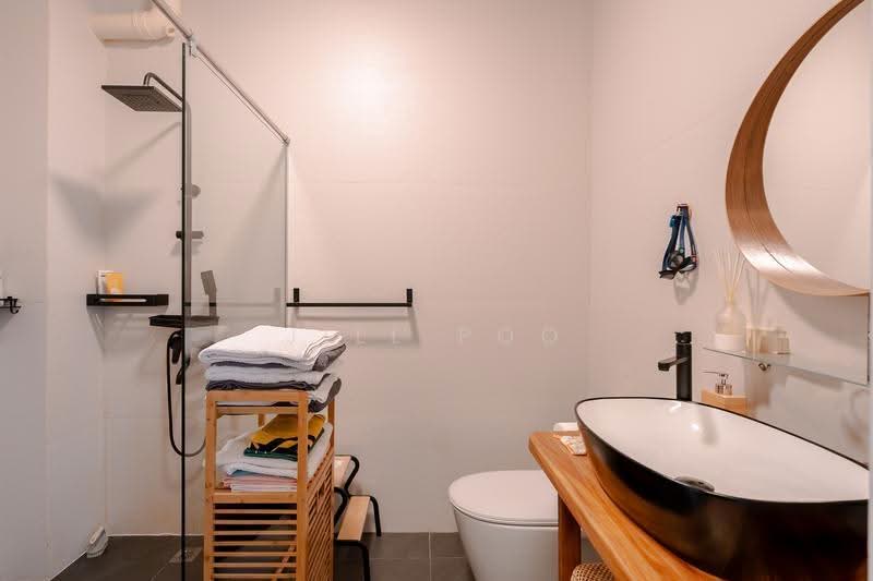 Century Woods, Woodgrove View, Admiralty / Woodlands, 5 Bedrooms, 3,300 sqft, Terraced House For Sale, by Jill Poo, 500271945 - Bathroom - PropertyGuru.com.sg