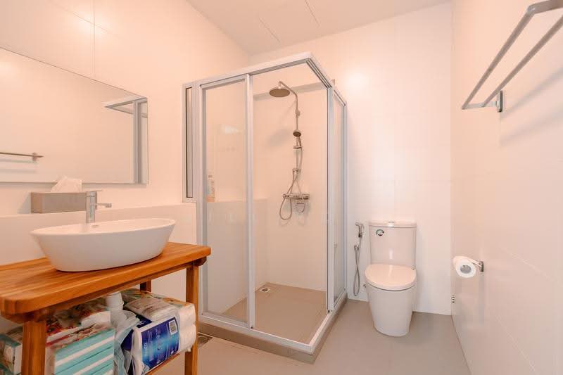 Century Woods, Woodgrove View, Admiralty / Woodlands, 5 Bedrooms, 3,300 sqft, Terraced House For Sale, by Jill Poo, 500271945 - Bathroom - PropertyGuru.com.sg
