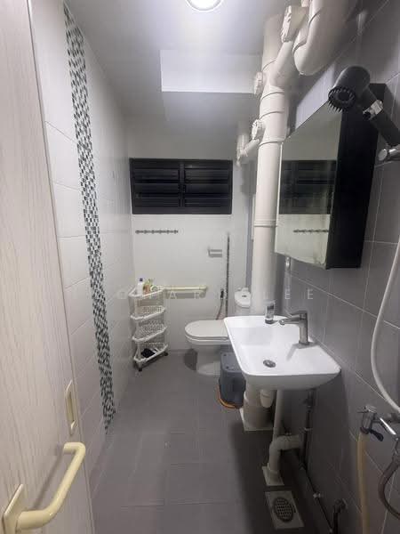 138 Tampines Street 11, 138 Tampines Street 11, Pasir Ris / Tampines, 5 Bedrooms, 1,658 sqft, HDB Flat For Sale, by Leonard Lee, 500271948 - Bathroom - PropertyGuru.com.sg