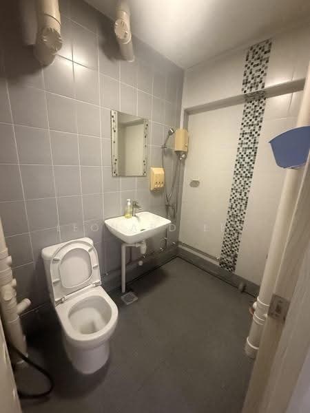 138 Tampines Street 11, 138 Tampines Street 11, Pasir Ris / Tampines, 5 Bedrooms, 1,658 sqft, HDB Flat For Sale, by Leonard Lee, 500271948 - Bathroom - PropertyGuru.com.sg