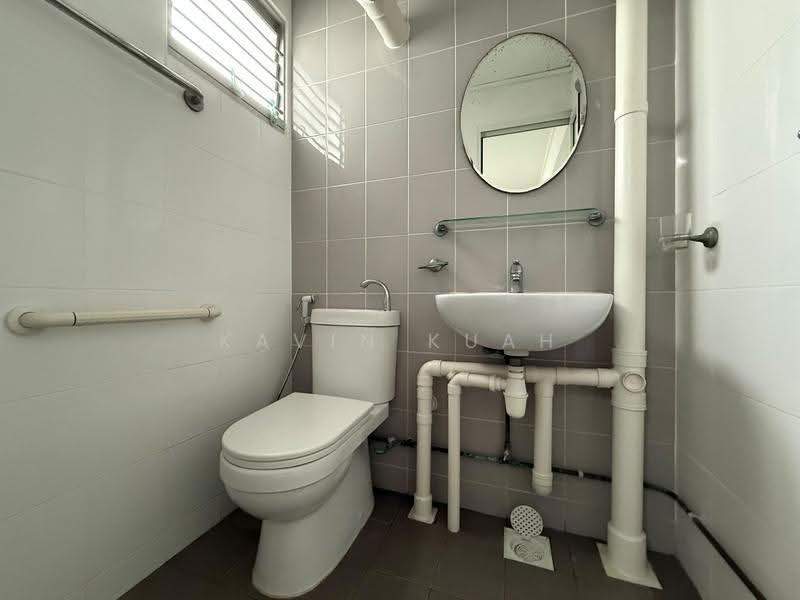 558 Ang Mo Kio Avenue 10, 558 Ang Mo Kio Avenue 10, Ang Mo Kio / Bishan / Thomson, 2 Bedrooms, 721 sqft, HDB Flat For Sale, by Kavin Kuah, 500271978 - Bathroom - PropertyGuru.com.sg