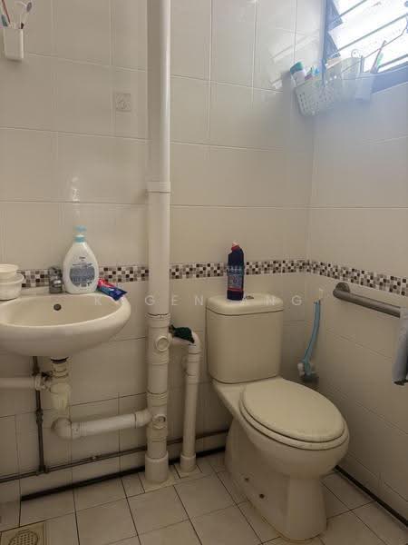 14 Saint George's Road, 14 Saint George's Road, Balestier / Toa Payoh, 2 Bedrooms, 685 sqft, HDB Flat For Rent, by Kagen Ang, 500271980 - Bathroom - PropertyGuru.com.sg