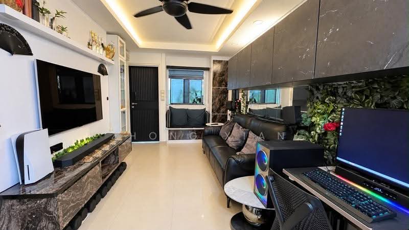 747 Yishun Street 72, 747 Yishun Street 72, Sembawang / Yishun, 2 Bedrooms, 732 sqft, HDB Flat For Sale, by Zhong Xian, 500272000 - Living Room - PropertyGuru.com.sg