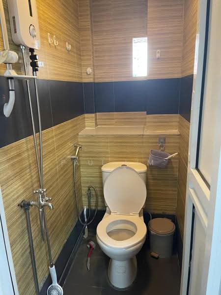 Little India Shophouse, Farrer Park / Serangoon Rd, 1,100 sqft, Shop / Shophouse For Rent, by Paul Lim, 500272001 - Bathroom - CommercialGuru.com.sg