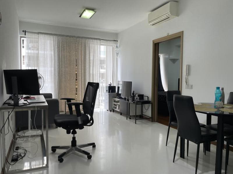 Waterfront Gold, 750 Bedok Reservoir Road, Bedok / Upper East Coast, 1 Bedroom, 581 sqft, Condominium For Sale, by LH Sim, 500272005 - Living Room - PropertyGuru.com.sg