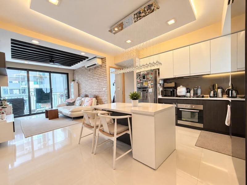 Esparina Residences, 127 Compassvale Bow, Hougang / Punggol / Sengkang, 2 Bedrooms, 829 sqft, Condominium For Sale, by Cedric Chan, 500272012 - Living Room - PropertyGuru.com.sg