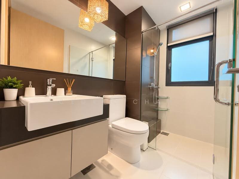 Esparina Residences, 127 Compassvale Bow, Hougang / Punggol / Sengkang, 2 Bedrooms, 829 sqft, Condominium For Sale, by Cedric Chan, 500272012 - Bathroom - PropertyGuru.com.sg