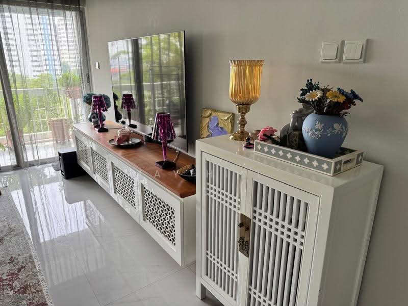 Lagoon View, 5000L Marine Parade Road, East Coast / Marine Parade, 3 Bedrooms, 1,647 sqft, Apartment For Sale, by May Hill, 500272020 - Living Room - PropertyGuru.com.sg