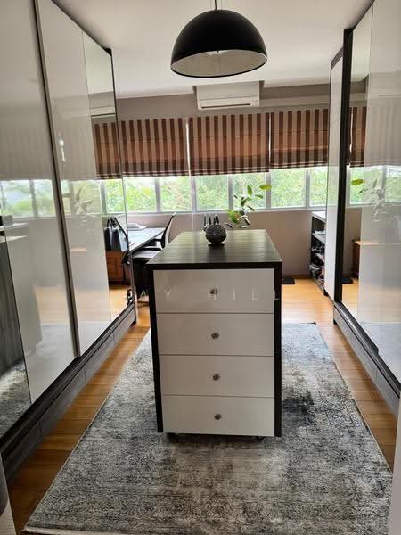 Lagoon View, 5000L Marine Parade Road, East Coast / Marine Parade, 3 Bedrooms, 1,647 sqft, Apartment For Sale, by May Hill, 500272020 - Walk-in wardrobe - PropertyGuru.com.sg