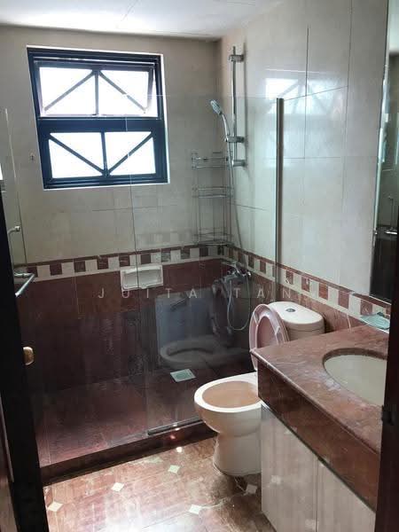 The Anchorage, 370E Alexandra Road, Alexandra / Commonwealth, Room Rental, 220 sqft, Condominium For Rent, by Juita Tan, 500272021 - Bathroom - PropertyGuru.com.sg
