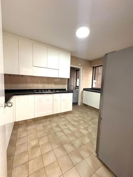 The Cairnhill, 4 Cairnhill Rise, Orchard / River Valley, 4 Bedrooms, 2,788 sqft, Condominium For Rent, by Dinish Sheagar, 500272031 - Kitchen - PropertyGuru.com.sg