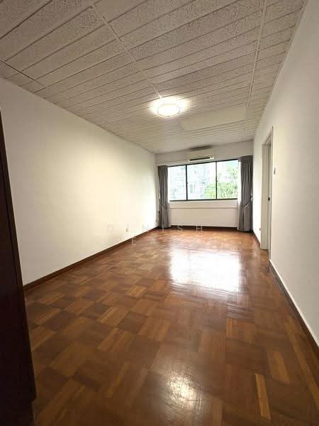 The Cairnhill, 4 Cairnhill Rise, Orchard / River Valley, 4 Bedrooms, 2,788 sqft, Condominium For Rent, by Dinish Sheagar, 500272031 - Living Room - PropertyGuru.com.sg