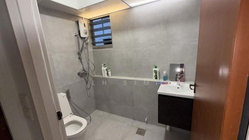 879B Tampines Avenue 8, 879B Tampines Avenue 8, Pasir Ris / Tampines, Room Rental, 150 sqft, HDB Flat For Rent, by LH Sim, 500272032 - Bathroom - PropertyGuru.com.sg