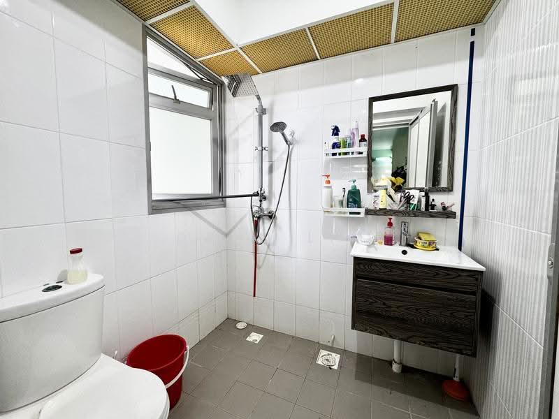 513B Yishun Street 51, 513B Yishun Street 51, Sembawang / Yishun, 4 Bedrooms, 1,292 sqft, HDB Flat For Sale, by Dawn Lim, 500272077 - Bathroom - PropertyGuru.com.sg