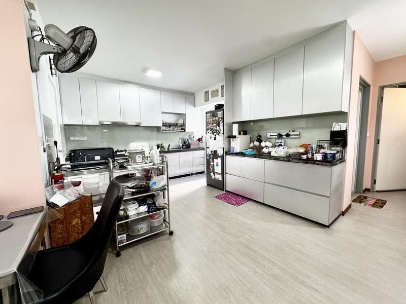 513B Yishun Street 51, 513B Yishun Street 51, Sembawang / Yishun, 4 Bedrooms, 1,292 sqft, HDB Flat For Sale, by Dawn Lim, 500272077 - Kitchen - PropertyGuru.com.sg