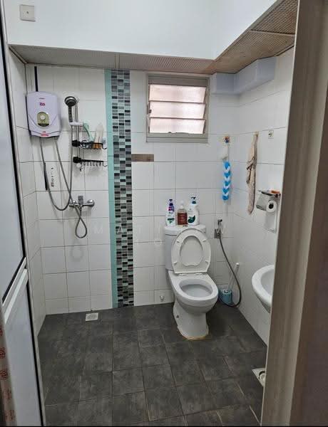 613B Punggol Drive, 613B Punggol Drive, Hougang / Punggol / Sengkang, 3 Bedrooms, 1,001 sqft, HDB Flat For Sale, by Matthew LOO, 500272091 - Bathroom - PropertyGuru.com.sg