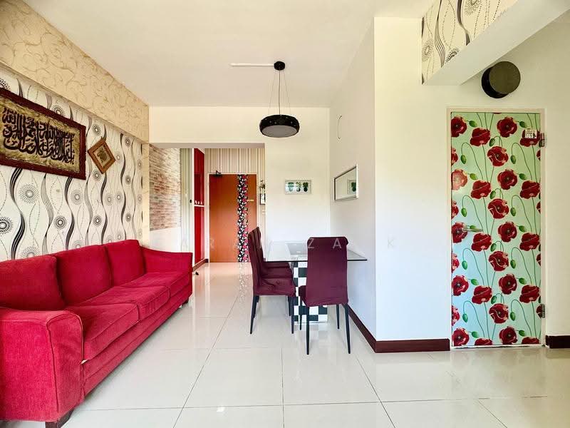 512A Yishun Street 51, 512A Yishun Street 51, Sembawang / Yishun, 2 Bedrooms, 732 sqft, HDB Flat For Sale, by Farah Zack, 500272102 - Living Room - PropertyGuru.com.sg