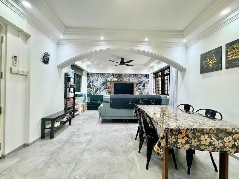 298B Compassvale Street, 298B Compassvale Street, Hougang / Punggol / Sengkang, 3 Bedrooms, 1,012 sqft, HDB Flat For Sale, by Farah Zack, 500272104 - Living Room - PropertyGuru.com.sg