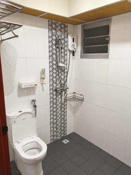 890A Woodlands Drive 50, 890A Woodlands Drive 50, Admiralty / Woodlands, 3 Bedrooms, 1,216 sqft, HDB Flat For Sale, by Alexander Au, 500272110 - Bathroom - PropertyGuru.com.sg