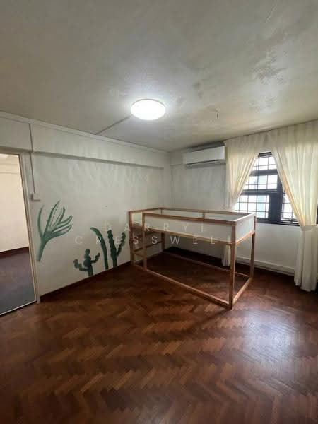 4 Lorong 7 Toa Payoh, 4 Lorong 7 Toa Payoh, Balestier / Toa Payoh, 2 Bedrooms, 732 sqft, HDB Flat For Sale, by Darryl Cresswell, 500272130 - Bedroom - PropertyGuru.com.sg