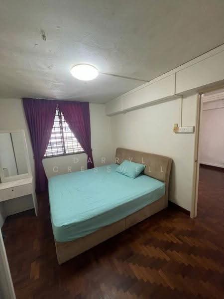 4 Lorong 7 Toa Payoh, 4 Lorong 7 Toa Payoh, Balestier / Toa Payoh, 2 Bedrooms, 732 sqft, HDB Flat For Sale, by Darryl Cresswell, 500272130 - Bedroom - PropertyGuru.com.sg